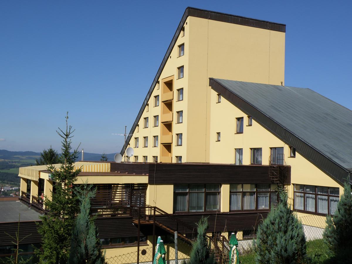 Horsky Hotel Jelenovska S Bazenem V Cene Valasske Klobouky Exterior photo