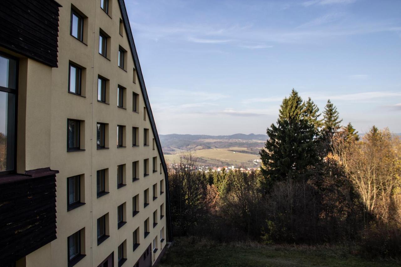 Horsky Hotel Jelenovska S Bazenem V Cene Valasske Klobouky Exterior photo